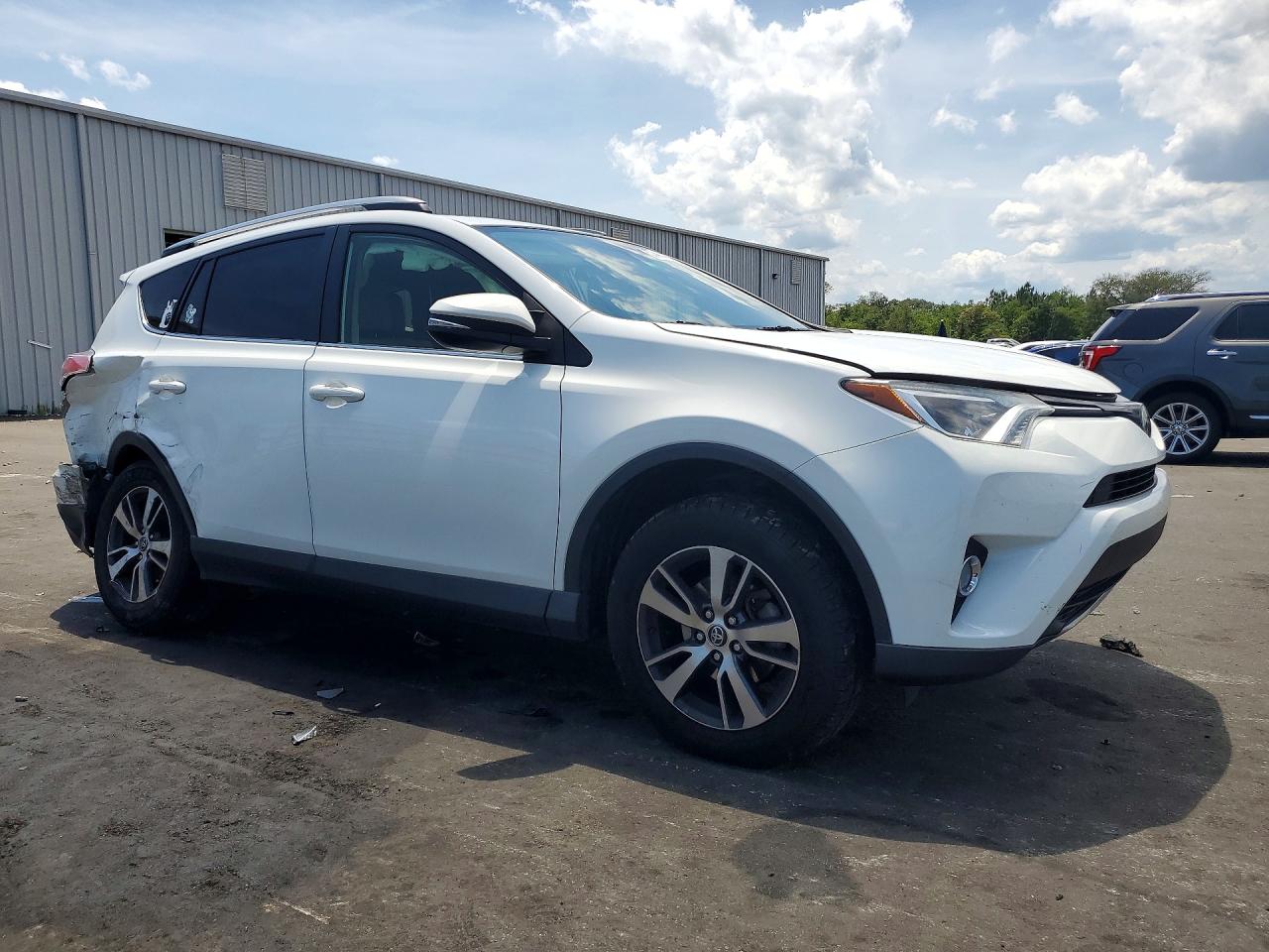 2018 TOYOTA RAV 4 — VIN JTMWFREV6JJ162955 — photo 4